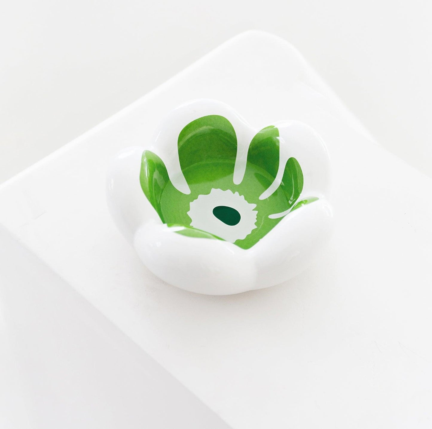 Wulee Petal Shaped Ceramic Antibacterial Pet Cat Bowls Small Dog Bowls - {{product.type}} - PawPawUp