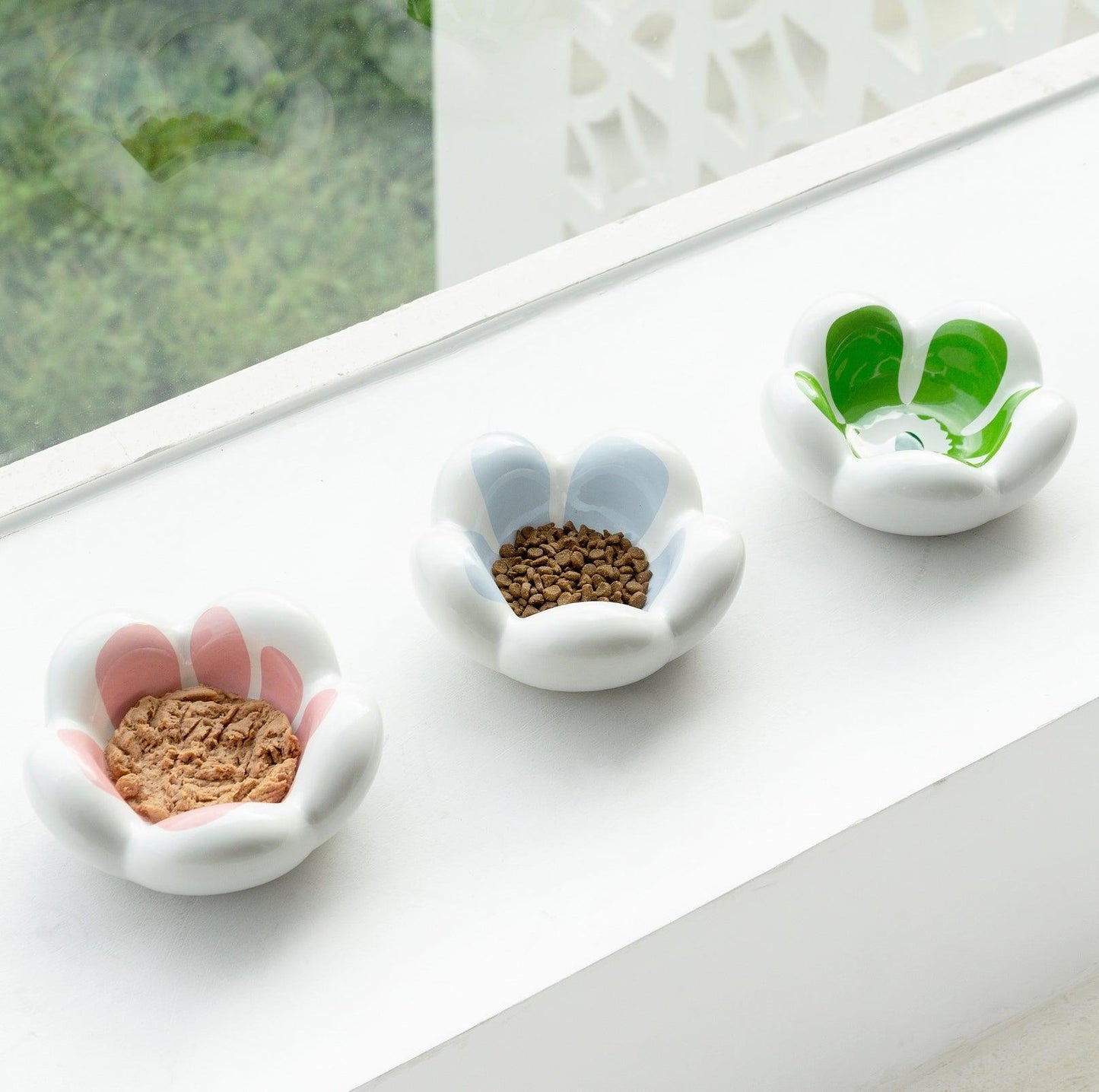 Wulee Petal Shaped Ceramic Antibacterial Pet Cat Bowls Small Dog Bowls - {{product.type}} - PawPawUp