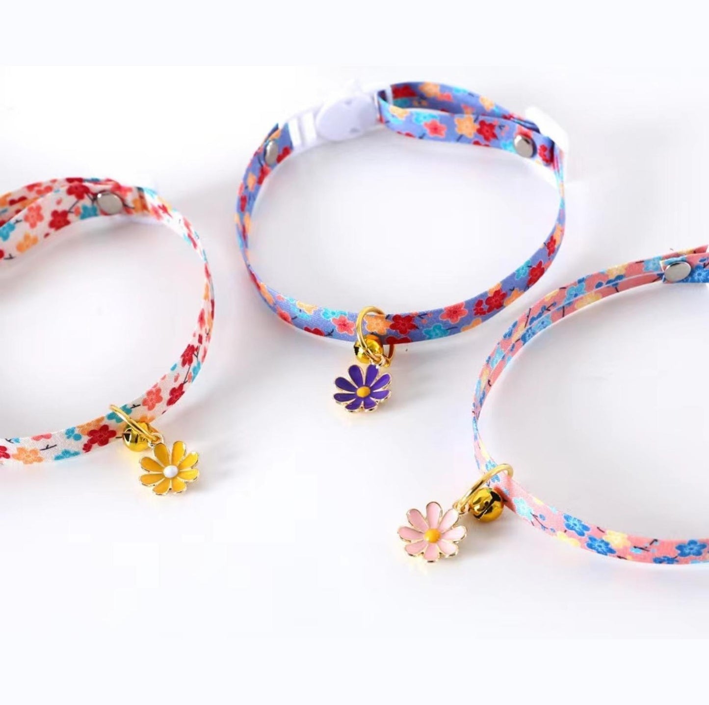 Colourful Daisy Adjustable Pet Collar for Cats and Small Dogs - {{product.type}} - PawPawUp