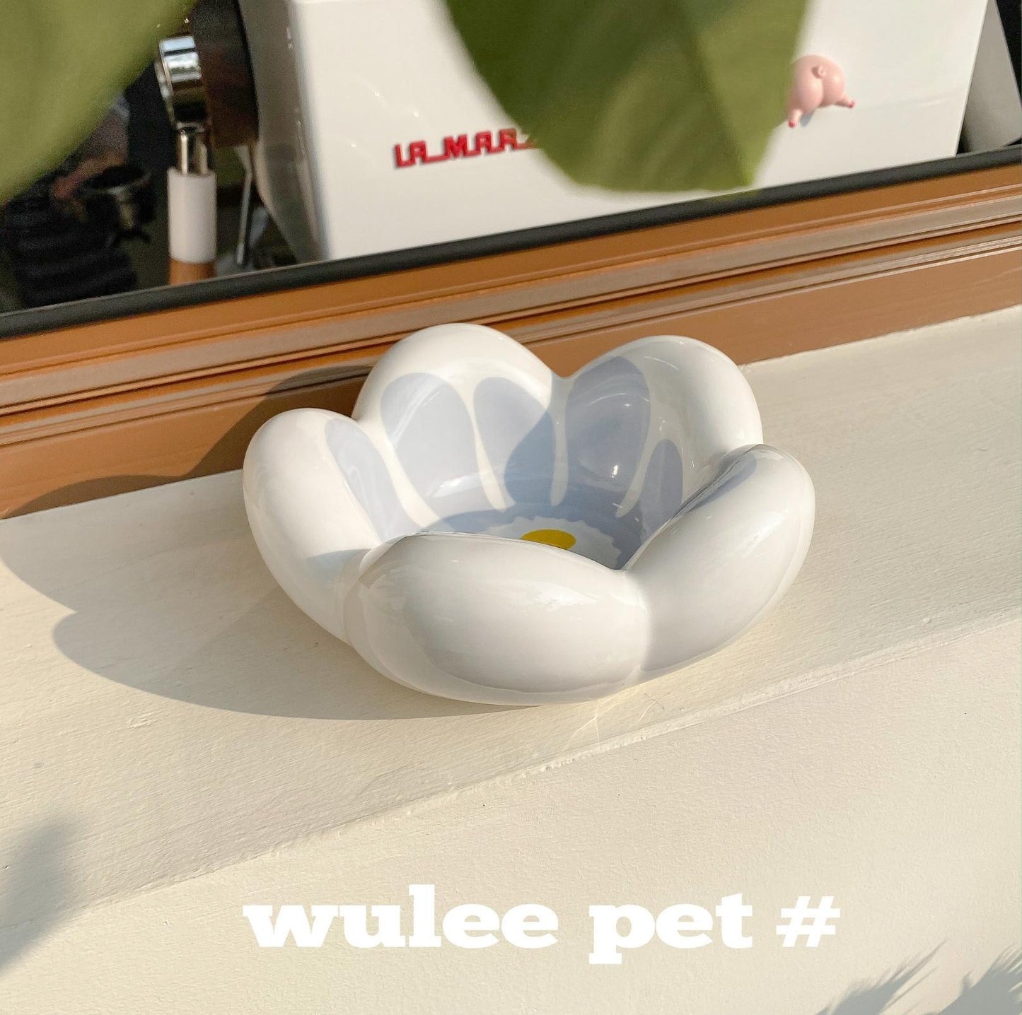 Wulee Petal Shaped Ceramic Antibacterial Pet Cat Bowls Small Dog Bowls - {{product.type}} - PawPawUp